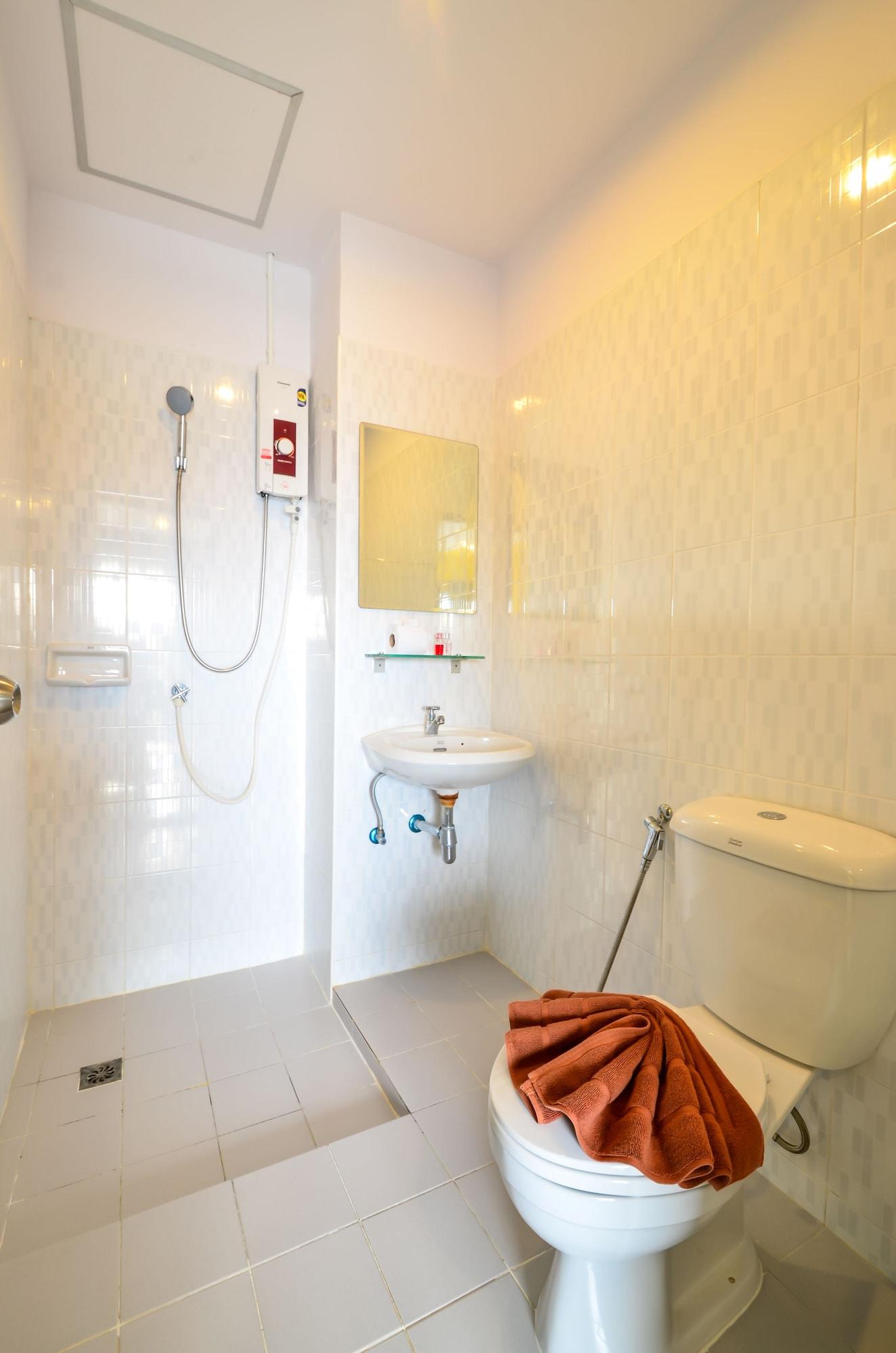 Two Color Hotell Patong