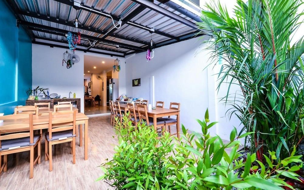 Two Color Hotell Patong